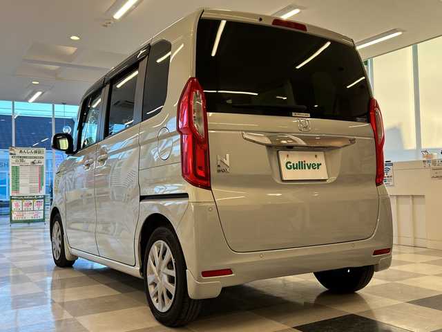 ホンダ Ｎ ＢＯＸ EX ターボ 岐阜県 2022(令4)年 1.8万km プレミアムサンライトホワイトパール ホンダセンシング/標識認識機能/後方誤発進抑制機能/オートハイビーム/アダプティブクルーズコントロール（ACC）/車線維持支援システム（LKAS）/先行車発進お知らせ機能/衝突軽減ブレーキ（CMBS）/誤発進抑制機能/純正ナビ/Bluetooth/バックカメラ/フルセグTV/ETC/ドライブレコーダー/後席サンシェード/歩行者事故低減ステアリング/路外逸脱抑制機能/助手席スーパースライドシート/オートリトラミラー/プラズマクラスター/アレルクリーンプラスシート/両側パワースライドドア/シートバックテーブル/前席シートヒーター/電子パーキング