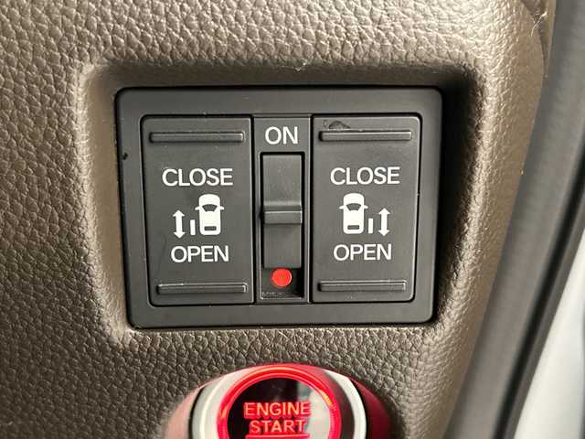 ホンダ Ｎ ＢＯＸ EX ターボ 岐阜県 2022(令4)年 1.8万km プレミアムサンライトホワイトパール ホンダセンシング/標識認識機能/後方誤発進抑制機能/オートハイビーム/アダプティブクルーズコントロール（ACC）/車線維持支援システム（LKAS）/先行車発進お知らせ機能/衝突軽減ブレーキ（CMBS）/誤発進抑制機能/純正ナビ/Bluetooth/バックカメラ/フルセグTV/ETC/ドライブレコーダー/後席サンシェード/歩行者事故低減ステアリング/路外逸脱抑制機能/助手席スーパースライドシート/オートリトラミラー/プラズマクラスター/アレルクリーンプラスシート/両側パワースライドドア/シートバックテーブル/前席シートヒーター/電子パーキング