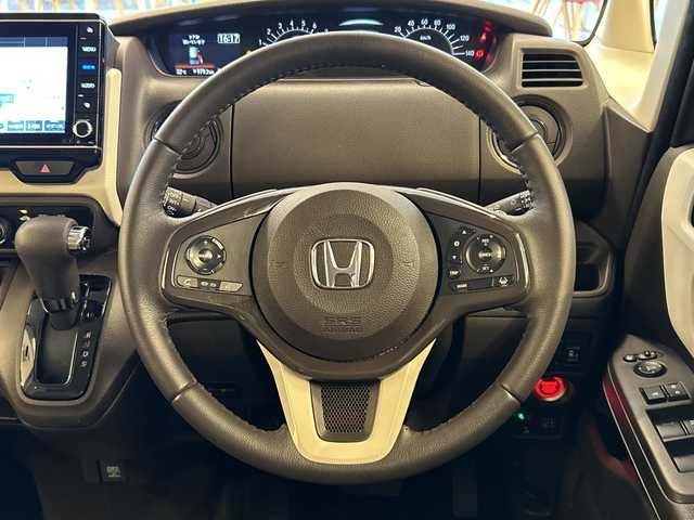 ホンダ Ｎ ＢＯＸ EX ターボ 岐阜県 2022(令4)年 1.8万km プレミアムサンライトホワイトパール ホンダセンシング/標識認識機能/後方誤発進抑制機能/オートハイビーム/アダプティブクルーズコントロール（ACC）/車線維持支援システム（LKAS）/先行車発進お知らせ機能/衝突軽減ブレーキ（CMBS）/誤発進抑制機能/純正ナビ/Bluetooth/バックカメラ/フルセグTV/ETC/ドライブレコーダー/後席サンシェード/歩行者事故低減ステアリング/路外逸脱抑制機能/助手席スーパースライドシート/オートリトラミラー/プラズマクラスター/アレルクリーンプラスシート/両側パワースライドドア/シートバックテーブル/前席シートヒーター/電子パーキング