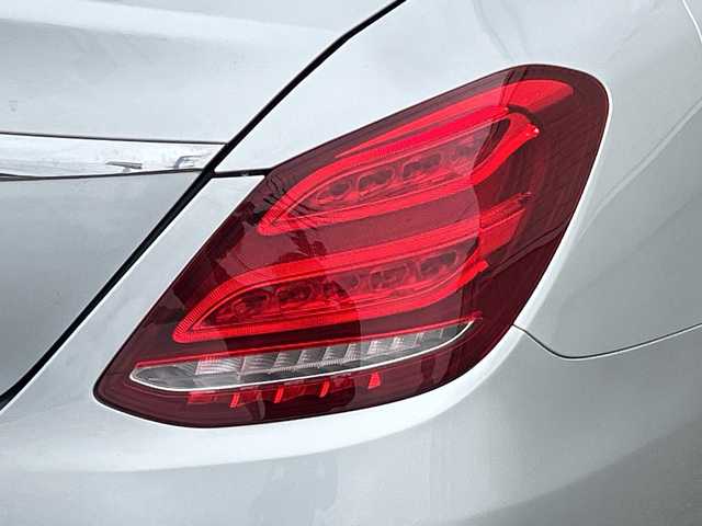 メルセデス・ベンツ Ｃ２２０ｄ 山形県 2016(平28)年 5.7万km イリジウムシルバー 禁煙車/純正ナビ/FM/AM/フルセグ/CD/Bluetooth/PRE-SAFE/ブラインドスポットアシスト/レーンキープアシスト/アテンションアシスト/ヘッドアップディスプレイ/ステアリングアシスト/パドルシフト/本革シート/横滑り防止装置/前席シートヒーター/前席パワーシート/アイドリングストップ/スマートキー/スペアキー/ETC/夏タイヤ積載