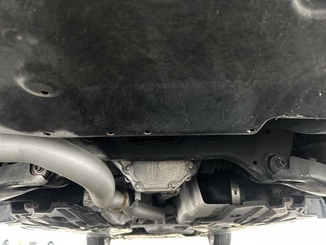 メルセデス・ベンツ Ｃ２２０ｄ 山形県 2016(平28)年 5.7万km イリジウムシルバー 禁煙車/純正ナビ/FM/AM/フルセグ/CD/Bluetooth/PRE-SAFE/ブラインドスポットアシスト/レーンキープアシスト/アテンションアシスト/ヘッドアップディスプレイ/ステアリングアシスト/パドルシフト/本革シート/横滑り防止装置/前席シートヒーター/前席パワーシート/アイドリングストップ/スマートキー/スペアキー/ETC/夏タイヤ積載