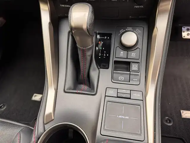 レクサス ＮＸ 300h Fスポーツ 兵庫県 2017(平29)年 8.8万km スターライトブラックガラスフレーク サンルーフ/革シート/パワーシート＆メモリーナビ/シートヒーター＆エアシーター/純正ナビ＆フルセグTV/（CD＆DVD＆SD＆BT）/アラウンドビューモニター/コーナーセンサー/ETC/ドラレコ前方/社外レーダー探知機/パワーバックドア/ステアリングリモコン/パドルシフト/スマーキー/プッシュスタート/スペアキー＆カードキー