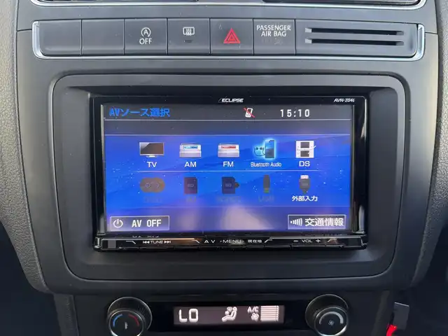 フォルクスワーゲン ポロ 愛知県 2015(平27)年 8.7万km ピュアホワイト /社外SDナビ//社外フルセグTV//FM/AM/BT/DS/USB/AUX//バックカメラ//ETC//トノカバー//追従機能付きクルーズコントロール//横滑り防止装置//衝突被害軽減ブレーキ//アイドリングストップ//ステアスイッチ//パドルシフト//ヘッドライトレベライザー//純正ハロゲンオートライト//フロントフォグランプ//純正15インチアルミホイール//ライト付きバニティミラー//ISOFIX//イモビライザー//ダブル/サイド/カーテンエアバック//取扱説明書//ナビ説明書//保証書//記録簿(R2/R6)//リモコンキー