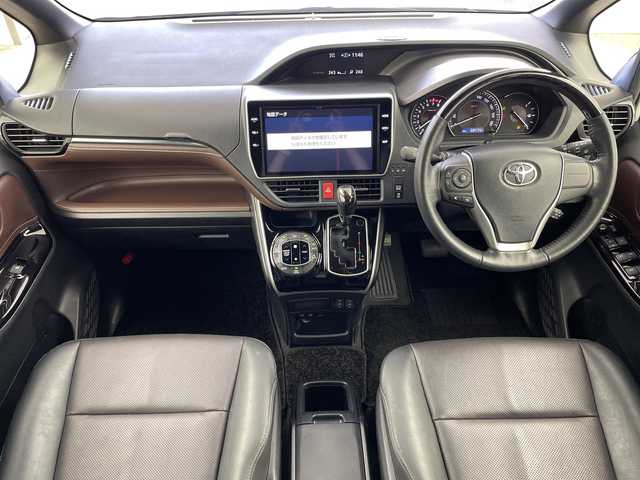 トヨタ エスクァイア Gi 岐阜県 2018(平30)年 6.9万km ホワイトパールクリスタルシャイン 純正10インチＳＤナビ【NSZN-Y68T】/フルセグテレビ/Bluetooth/USB/CD　DVD/HDMI/バックカメラ/純正フリップダウンモニター/クルーズコントロール/LEDヘッドライト/オートマチックハイビーム/両側パワースライドドア/ウッドコンビハンドル/合皮シート/シートヒーター(D/N席)/シートバックテーブル/社外ドラレコ/純正フロアマット/ビルトインETC/トヨタセーフティセンス/レーンデパーチャーアラート/プリクラッシュセーフティ