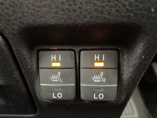 トヨタ エスクァイア Gi 岐阜県 2018(平30)年 6.9万km ホワイトパールクリスタルシャイン 純正10インチＳＤナビ【NSZN-Y68T】/フルセグテレビ/Bluetooth/USB/CD　DVD/HDMI/バックカメラ/純正フリップダウンモニター/クルーズコントロール/LEDヘッドライト/オートマチックハイビーム/両側パワースライドドア/ウッドコンビハンドル/合皮シート/シートヒーター(D/N席)/シートバックテーブル/社外ドラレコ/純正フロアマット/ビルトインETC/トヨタセーフティセンス/レーンデパーチャーアラート/プリクラッシュセーフティ