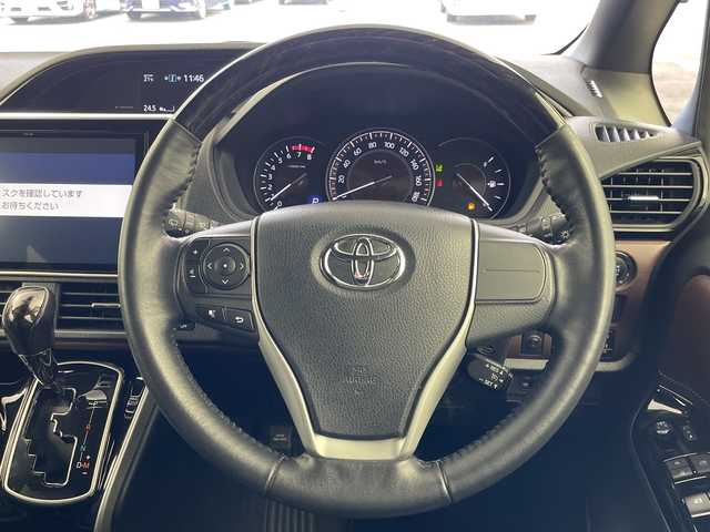 トヨタ エスクァイア Gi 岐阜県 2018(平30)年 6.9万km ホワイトパールクリスタルシャイン 純正10インチＳＤナビ【NSZN-Y68T】/フルセグテレビ/Bluetooth/USB/CD　DVD/HDMI/バックカメラ/純正フリップダウンモニター/クルーズコントロール/LEDヘッドライト/オートマチックハイビーム/両側パワースライドドア/ウッドコンビハンドル/合皮シート/シートヒーター(D/N席)/シートバックテーブル/社外ドラレコ/純正フロアマット/ビルトインETC/トヨタセーフティセンス/レーンデパーチャーアラート/プリクラッシュセーフティ