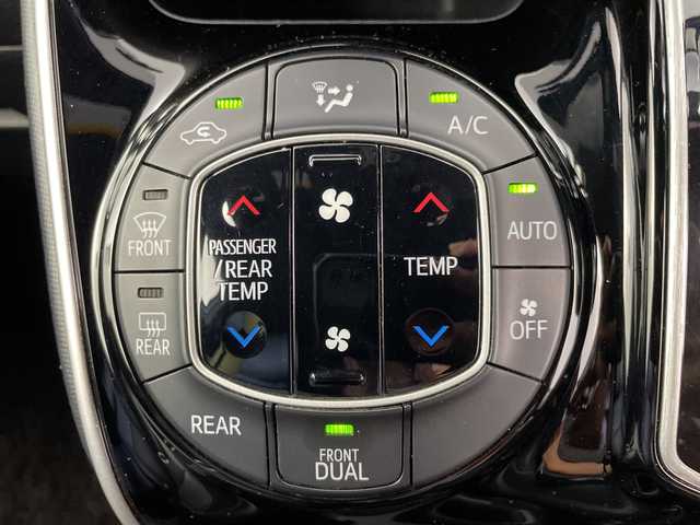 トヨタ エスクァイア Gi 岐阜県 2018(平30)年 6.9万km ホワイトパールクリスタルシャイン 純正10インチＳＤナビ【NSZN-Y68T】/フルセグテレビ/Bluetooth/USB/CD　DVD/HDMI/バックカメラ/純正フリップダウンモニター/クルーズコントロール/LEDヘッドライト/オートマチックハイビーム/両側パワースライドドア/ウッドコンビハンドル/合皮シート/シートヒーター(D/N席)/シートバックテーブル/社外ドラレコ/純正フロアマット/ビルトインETC/トヨタセーフティセンス/レーンデパーチャーアラート/プリクラッシュセーフティ