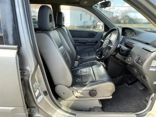 日産 エクストレイル Xt 道央・札幌 2004(平16)年 18.5万km チタニウムシルバー ４WD/寒冷地仕様/社外メモリーナビ/AM/FM/TV/ワイパーデアイサー/前席シートヒーター/レザーシート/革巻きステアリング/リモコンキー/HIDヘッドライト/フォグランプ/ヘッドライトレベライザー/電動格納ミラー/フロアマット/ドアバイザー/社外エンジンスターター