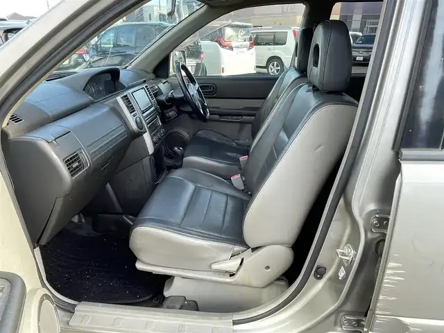 日産 エクストレイル Xt 道央・札幌 2004(平16)年 18.5万km チタニウムシルバー ４WD/寒冷地仕様/社外メモリーナビ/AM/FM/TV/ワイパーデアイサー/前席シートヒーター/レザーシート/革巻きステアリング/リモコンキー/HIDヘッドライト/フォグランプ/ヘッドライトレベライザー/電動格納ミラー/フロアマット/ドアバイザー/社外エンジンスターター