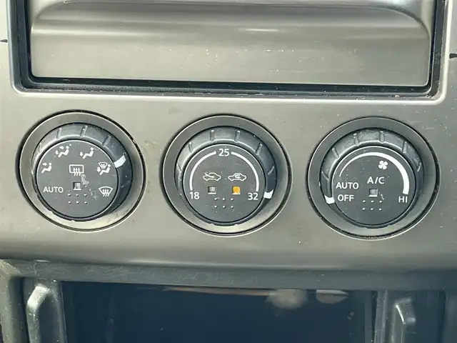 日産 エクストレイル Xt 道央・札幌 2004(平16)年 18.5万km チタニウムシルバー ４WD/寒冷地仕様/社外メモリーナビ/AM/FM/TV/ワイパーデアイサー/前席シートヒーター/レザーシート/革巻きステアリング/リモコンキー/HIDヘッドライト/フォグランプ/ヘッドライトレベライザー/電動格納ミラー/フロアマット/ドアバイザー/社外エンジンスターター