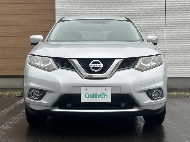 日産 エクストレイル ハイブリッド 20X エマージェンシーブレーキ 秋田県 2015(平27)年 5.7万km ブリリアントシルバー ４WD/インテリジェントエマージェンシーブレーキ/LEDヘッドライト/純正メモリナビ（DVD/CD/BT/AM/FM/USB）/フルセグ（走行中視聴不可能）/アラウンドビューモニター/社外１７インチアルミ（冬タイヤ装着）/スマートキー/アイドリングストップ/プッシュスタート/コーナーセンサー/レーンキープアシスト/クルーズコントロール追従走行なし/ダウンヒルアシストコントロール/ブラインドスポットモニター/ステアリングスイッチ/前席シートヒーター/ビルトインETC/ドライブレコーダー/純正フロアマット/純正ドアバイザー/オートライト/オートエアコン/パワーステアリング/パワーウィンドウ/横滑り防止/盗難防止装置/寒冷地仕様/電動格納ウィンカーミラー/保証書/取扱説明書/記録簿/スペアキー×１