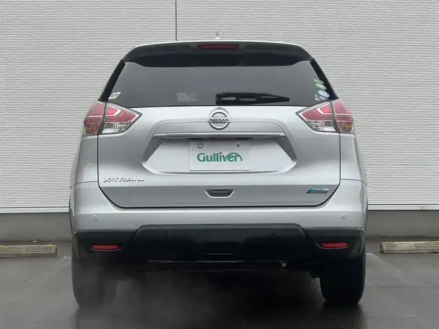 日産 エクストレイル ハイブリッド 20X エマージェンシーブレーキ 秋田県 2015(平27)年 5.7万km ブリリアントシルバー ４WD/インテリジェントエマージェンシーブレーキ/LEDヘッドライト/純正メモリナビ（DVD/CD/BT/AM/FM/USB）/フルセグ（走行中視聴不可能）/アラウンドビューモニター/社外１７インチアルミ（冬タイヤ装着）/スマートキー/アイドリングストップ/プッシュスタート/コーナーセンサー/レーンキープアシスト/クルーズコントロール追従走行なし/ダウンヒルアシストコントロール/ブラインドスポットモニター/ステアリングスイッチ/前席シートヒーター/ビルトインETC/ドライブレコーダー/純正フロアマット/純正ドアバイザー/オートライト/オートエアコン/パワーステアリング/パワーウィンドウ/横滑り防止/盗難防止装置/寒冷地仕様/電動格納ウィンカーミラー/保証書/取扱説明書/記録簿/スペアキー×１