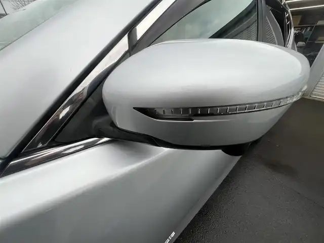 日産 エクストレイル ハイブリッド 20X エマージェンシーブレーキ 秋田県 2015(平27)年 5.7万km ブリリアントシルバー ４WD/インテリジェントエマージェンシーブレーキ/LEDヘッドライト/純正メモリナビ（DVD/CD/BT/AM/FM/USB）/フルセグ（走行中視聴不可能）/アラウンドビューモニター/社外１７インチアルミ（冬タイヤ装着）/スマートキー/アイドリングストップ/プッシュスタート/コーナーセンサー/レーンキープアシスト/クルーズコントロール追従走行なし/ダウンヒルアシストコントロール/ブラインドスポットモニター/ステアリングスイッチ/前席シートヒーター/ビルトインETC/ドライブレコーダー/純正フロアマット/純正ドアバイザー/オートライト/オートエアコン/パワーステアリング/パワーウィンドウ/横滑り防止/盗難防止装置/寒冷地仕様/電動格納ウィンカーミラー/保証書/取扱説明書/記録簿/スペアキー×１