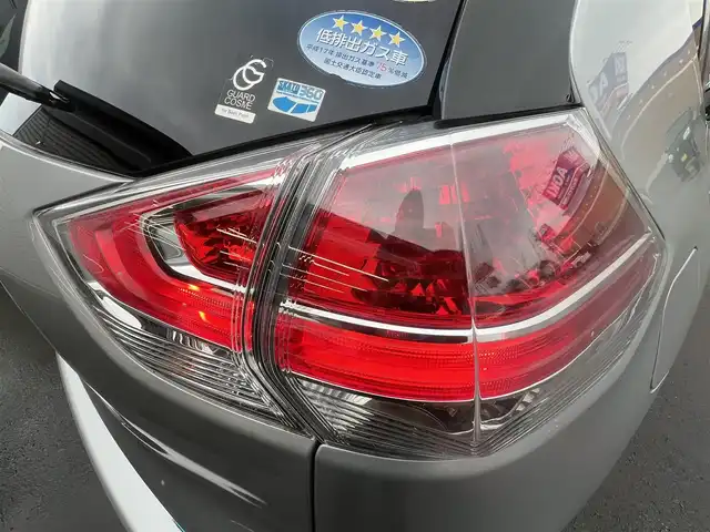 日産 エクストレイル ハイブリッド 20X エマージェンシーブレーキ 秋田県 2015(平27)年 5.7万km ブリリアントシルバー ４WD/インテリジェントエマージェンシーブレーキ/LEDヘッドライト/純正メモリナビ（DVD/CD/BT/AM/FM/USB）/フルセグ（走行中視聴不可能）/アラウンドビューモニター/社外１７インチアルミ（冬タイヤ装着）/スマートキー/アイドリングストップ/プッシュスタート/コーナーセンサー/レーンキープアシスト/クルーズコントロール追従走行なし/ダウンヒルアシストコントロール/ブラインドスポットモニター/ステアリングスイッチ/前席シートヒーター/ビルトインETC/ドライブレコーダー/純正フロアマット/純正ドアバイザー/オートライト/オートエアコン/パワーステアリング/パワーウィンドウ/横滑り防止/盗難防止装置/寒冷地仕様/電動格納ウィンカーミラー/保証書/取扱説明書/記録簿/スペアキー×１