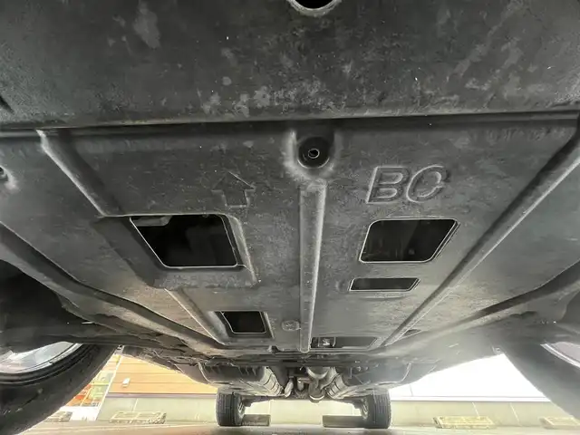 日産 エクストレイル ハイブリッド 20X エマージェンシーブレーキ 秋田県 2015(平27)年 5.7万km ブリリアントシルバー ４WD/インテリジェントエマージェンシーブレーキ/LEDヘッドライト/純正メモリナビ（DVD/CD/BT/AM/FM/USB）/フルセグ（走行中視聴不可能）/アラウンドビューモニター/社外１７インチアルミ（冬タイヤ装着）/スマートキー/アイドリングストップ/プッシュスタート/コーナーセンサー/レーンキープアシスト/クルーズコントロール追従走行なし/ダウンヒルアシストコントロール/ブラインドスポットモニター/ステアリングスイッチ/前席シートヒーター/ビルトインETC/ドライブレコーダー/純正フロアマット/純正ドアバイザー/オートライト/オートエアコン/パワーステアリング/パワーウィンドウ/横滑り防止/盗難防止装置/寒冷地仕様/電動格納ウィンカーミラー/保証書/取扱説明書/記録簿/スペアキー×１