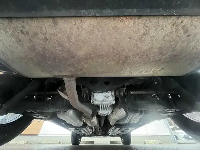 日産 エクストレイル ハイブリッド 20X エマージェンシーブレーキ 秋田県 2015(平27)年 5.7万km ブリリアントシルバー ４WD/インテリジェントエマージェンシーブレーキ/LEDヘッドライト/純正メモリナビ（DVD/CD/BT/AM/FM/USB）/フルセグ（走行中視聴不可能）/アラウンドビューモニター/社外１７インチアルミ（冬タイヤ装着）/スマートキー/アイドリングストップ/プッシュスタート/コーナーセンサー/レーンキープアシスト/クルーズコントロール追従走行なし/ダウンヒルアシストコントロール/ブラインドスポットモニター/ステアリングスイッチ/前席シートヒーター/ビルトインETC/ドライブレコーダー/純正フロアマット/純正ドアバイザー/オートライト/オートエアコン/パワーステアリング/パワーウィンドウ/横滑り防止/盗難防止装置/寒冷地仕様/電動格納ウィンカーミラー/保証書/取扱説明書/記録簿/スペアキー×１