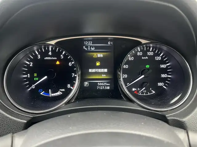 日産 エクストレイル ハイブリッド 20X エマージェンシーブレーキ 秋田県 2015(平27)年 5.7万km ブリリアントシルバー ４WD/インテリジェントエマージェンシーブレーキ/LEDヘッドライト/純正メモリナビ（DVD/CD/BT/AM/FM/USB）/フルセグ（走行中視聴不可能）/アラウンドビューモニター/社外１７インチアルミ（冬タイヤ装着）/スマートキー/アイドリングストップ/プッシュスタート/コーナーセンサー/レーンキープアシスト/クルーズコントロール追従走行なし/ダウンヒルアシストコントロール/ブラインドスポットモニター/ステアリングスイッチ/前席シートヒーター/ビルトインETC/ドライブレコーダー/純正フロアマット/純正ドアバイザー/オートライト/オートエアコン/パワーステアリング/パワーウィンドウ/横滑り防止/盗難防止装置/寒冷地仕様/電動格納ウィンカーミラー/保証書/取扱説明書/記録簿/スペアキー×１