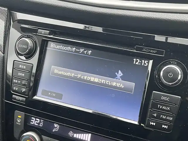 日産 エクストレイル ハイブリッド 20X エマージェンシーブレーキ 秋田県 2015(平27)年 5.7万km ブリリアントシルバー ４WD/インテリジェントエマージェンシーブレーキ/LEDヘッドライト/純正メモリナビ（DVD/CD/BT/AM/FM/USB）/フルセグ（走行中視聴不可能）/アラウンドビューモニター/社外１７インチアルミ（冬タイヤ装着）/スマートキー/アイドリングストップ/プッシュスタート/コーナーセンサー/レーンキープアシスト/クルーズコントロール追従走行なし/ダウンヒルアシストコントロール/ブラインドスポットモニター/ステアリングスイッチ/前席シートヒーター/ビルトインETC/ドライブレコーダー/純正フロアマット/純正ドアバイザー/オートライト/オートエアコン/パワーステアリング/パワーウィンドウ/横滑り防止/盗難防止装置/寒冷地仕様/電動格納ウィンカーミラー/保証書/取扱説明書/記録簿/スペアキー×１