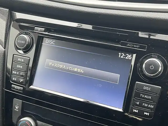 日産 エクストレイル ハイブリッド 20X エマージェンシーブレーキ 秋田県 2015(平27)年 5.7万km ブリリアントシルバー ４WD/インテリジェントエマージェンシーブレーキ/LEDヘッドライト/純正メモリナビ（DVD/CD/BT/AM/FM/USB）/フルセグ（走行中視聴不可能）/アラウンドビューモニター/社外１７インチアルミ（冬タイヤ装着）/スマートキー/アイドリングストップ/プッシュスタート/コーナーセンサー/レーンキープアシスト/クルーズコントロール追従走行なし/ダウンヒルアシストコントロール/ブラインドスポットモニター/ステアリングスイッチ/前席シートヒーター/ビルトインETC/ドライブレコーダー/純正フロアマット/純正ドアバイザー/オートライト/オートエアコン/パワーステアリング/パワーウィンドウ/横滑り防止/盗難防止装置/寒冷地仕様/電動格納ウィンカーミラー/保証書/取扱説明書/記録簿/スペアキー×１