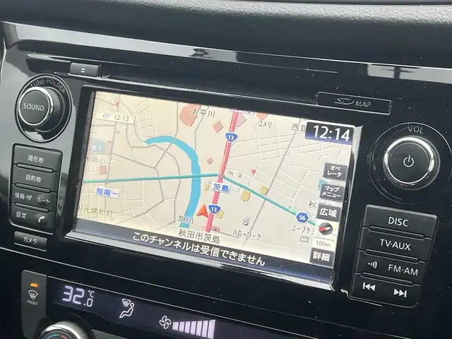 日産 エクストレイル ハイブリッド 20X エマージェンシーブレーキ 秋田県 2015(平27)年 5.7万km ブリリアントシルバー ４WD/インテリジェントエマージェンシーブレーキ/LEDヘッドライト/純正メモリナビ（DVD/CD/BT/AM/FM/USB）/フルセグ（走行中視聴不可能）/アラウンドビューモニター/社外１７インチアルミ（冬タイヤ装着）/スマートキー/アイドリングストップ/プッシュスタート/コーナーセンサー/レーンキープアシスト/クルーズコントロール追従走行なし/ダウンヒルアシストコントロール/ブラインドスポットモニター/ステアリングスイッチ/前席シートヒーター/ビルトインETC/ドライブレコーダー/純正フロアマット/純正ドアバイザー/オートライト/オートエアコン/パワーステアリング/パワーウィンドウ/横滑り防止/盗難防止装置/寒冷地仕様/電動格納ウィンカーミラー/保証書/取扱説明書/記録簿/スペアキー×１