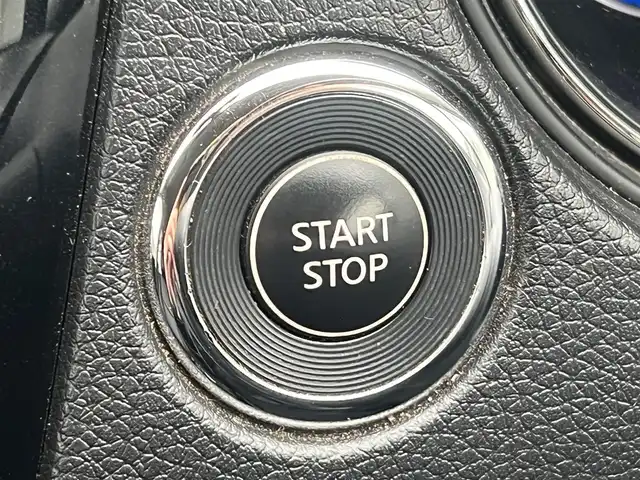 日産 エクストレイル ハイブリッド 20X エマージェンシーブレーキ 秋田県 2015(平27)年 5.7万km ブリリアントシルバー ４WD/インテリジェントエマージェンシーブレーキ/LEDヘッドライト/純正メモリナビ（DVD/CD/BT/AM/FM/USB）/フルセグ（走行中視聴不可能）/アラウンドビューモニター/社外１７インチアルミ（冬タイヤ装着）/スマートキー/アイドリングストップ/プッシュスタート/コーナーセンサー/レーンキープアシスト/クルーズコントロール追従走行なし/ダウンヒルアシストコントロール/ブラインドスポットモニター/ステアリングスイッチ/前席シートヒーター/ビルトインETC/ドライブレコーダー/純正フロアマット/純正ドアバイザー/オートライト/オートエアコン/パワーステアリング/パワーウィンドウ/横滑り防止/盗難防止装置/寒冷地仕様/電動格納ウィンカーミラー/保証書/取扱説明書/記録簿/スペアキー×１