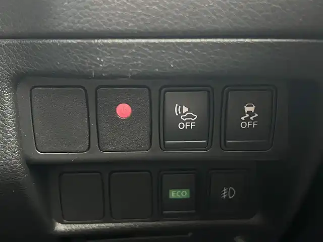 日産 エクストレイル ハイブリッド 20X エマージェンシーブレーキ 秋田県 2015(平27)年 5.7万km ブリリアントシルバー ４WD/インテリジェントエマージェンシーブレーキ/LEDヘッドライト/純正メモリナビ（DVD/CD/BT/AM/FM/USB）/フルセグ（走行中視聴不可能）/アラウンドビューモニター/社外１７インチアルミ（冬タイヤ装着）/スマートキー/アイドリングストップ/プッシュスタート/コーナーセンサー/レーンキープアシスト/クルーズコントロール追従走行なし/ダウンヒルアシストコントロール/ブラインドスポットモニター/ステアリングスイッチ/前席シートヒーター/ビルトインETC/ドライブレコーダー/純正フロアマット/純正ドアバイザー/オートライト/オートエアコン/パワーステアリング/パワーウィンドウ/横滑り防止/盗難防止装置/寒冷地仕様/電動格納ウィンカーミラー/保証書/取扱説明書/記録簿/スペアキー×１