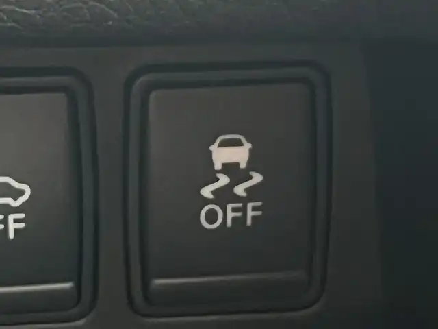 日産 エクストレイル ハイブリッド 20X エマージェンシーブレーキ 秋田県 2015(平27)年 5.7万km ブリリアントシルバー ４WD/インテリジェントエマージェンシーブレーキ/LEDヘッドライト/純正メモリナビ（DVD/CD/BT/AM/FM/USB）/フルセグ（走行中視聴不可能）/アラウンドビューモニター/社外１７インチアルミ（冬タイヤ装着）/スマートキー/アイドリングストップ/プッシュスタート/コーナーセンサー/レーンキープアシスト/クルーズコントロール追従走行なし/ダウンヒルアシストコントロール/ブラインドスポットモニター/ステアリングスイッチ/前席シートヒーター/ビルトインETC/ドライブレコーダー/純正フロアマット/純正ドアバイザー/オートライト/オートエアコン/パワーステアリング/パワーウィンドウ/横滑り防止/盗難防止装置/寒冷地仕様/電動格納ウィンカーミラー/保証書/取扱説明書/記録簿/スペアキー×１