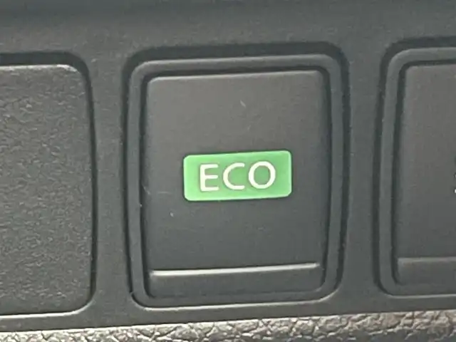 日産 エクストレイル ハイブリッド 20X エマージェンシーブレーキ 秋田県 2015(平27)年 5.7万km ブリリアントシルバー ４WD/インテリジェントエマージェンシーブレーキ/LEDヘッドライト/純正メモリナビ（DVD/CD/BT/AM/FM/USB）/フルセグ（走行中視聴不可能）/アラウンドビューモニター/社外１７インチアルミ（冬タイヤ装着）/スマートキー/アイドリングストップ/プッシュスタート/コーナーセンサー/レーンキープアシスト/クルーズコントロール追従走行なし/ダウンヒルアシストコントロール/ブラインドスポットモニター/ステアリングスイッチ/前席シートヒーター/ビルトインETC/ドライブレコーダー/純正フロアマット/純正ドアバイザー/オートライト/オートエアコン/パワーステアリング/パワーウィンドウ/横滑り防止/盗難防止装置/寒冷地仕様/電動格納ウィンカーミラー/保証書/取扱説明書/記録簿/スペアキー×１