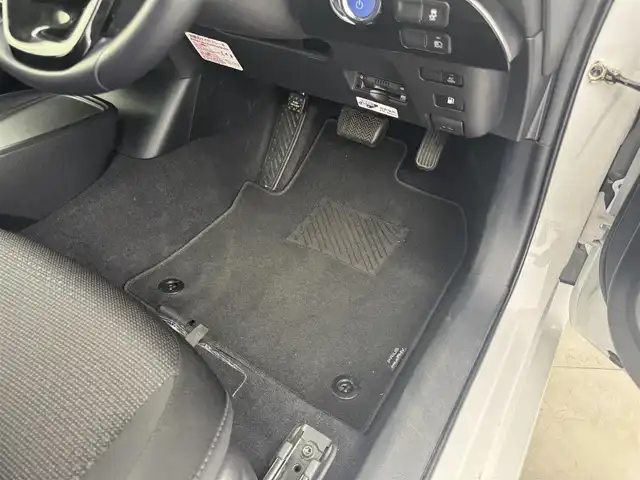 トヨタ プリウス SセーフティプラスⅡ 群馬県 2022(令4)年 5.1万km プラチナホワイトパールマイカ 純正ディーラーナビ（NSLN-W68)/・Bluetooth/AUX/バックガイドモニター/＝＝＝＝＝＝＝＝＝＝/純正ナビ　バックカメラ　追従クルーズコントロール　トヨタセーフティセンス　ドライブレコーダー　ビルトインＥＴＣ　ＬＥＤヘッドライト　オートライト　ＡＣ１００Ｖ電源　自動防眩ミラー　スマートキー　禁煙車