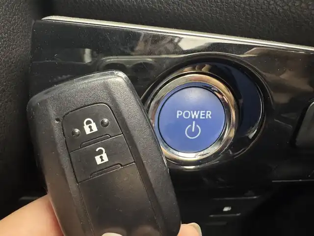 トヨタ プリウス SセーフティプラスⅡ 群馬県 2022(令4)年 5.1万km プラチナホワイトパールマイカ 純正ディーラーナビ（NSLN-W68)/・Bluetooth/AUX/バックガイドモニター/＝＝＝＝＝＝＝＝＝＝/純正ナビ　バックカメラ　追従クルーズコントロール　トヨタセーフティセンス　ドライブレコーダー　ビルトインＥＴＣ　ＬＥＤヘッドライト　オートライト　ＡＣ１００Ｖ電源　自動防眩ミラー　スマートキー　禁煙車