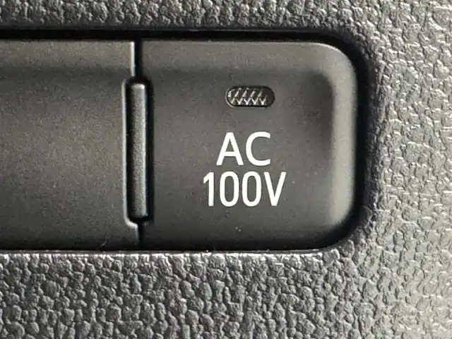 トヨタ プリウス SセーフティプラスⅡ 群馬県 2022(令4)年 5.1万km プラチナホワイトパールマイカ 純正ディーラーナビ（NSLN-W68)/・Bluetooth/AUX/バックガイドモニター/＝＝＝＝＝＝＝＝＝＝/純正ナビ　バックカメラ　追従クルーズコントロール　トヨタセーフティセンス　ドライブレコーダー　ビルトインＥＴＣ　ＬＥＤヘッドライト　オートライト　ＡＣ１００Ｖ電源　自動防眩ミラー　スマートキー　禁煙車