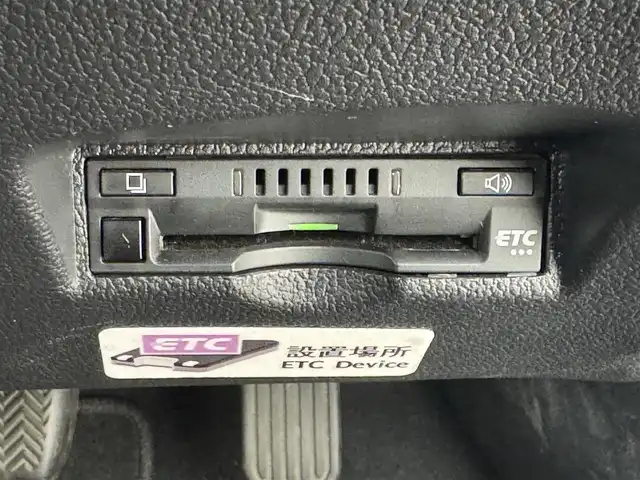 トヨタ プリウス SセーフティプラスⅡ 群馬県 2022(令4)年 5.1万km プラチナホワイトパールマイカ 純正ディーラーナビ（NSLN-W68)/・Bluetooth/AUX/バックガイドモニター/＝＝＝＝＝＝＝＝＝＝/純正ナビ　バックカメラ　追従クルーズコントロール　トヨタセーフティセンス　ドライブレコーダー　ビルトインＥＴＣ　ＬＥＤヘッドライト　オートライト　ＡＣ１００Ｖ電源　自動防眩ミラー　スマートキー　禁煙車