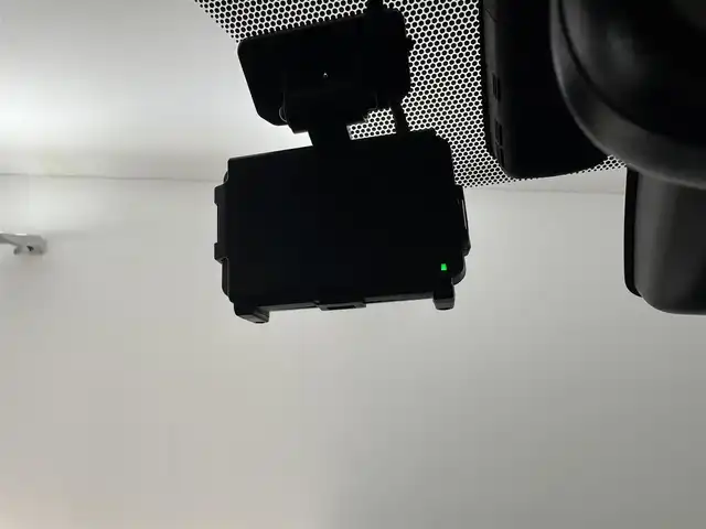 トヨタ プリウス SセーフティプラスⅡ 群馬県 2022(令4)年 5.1万km プラチナホワイトパールマイカ 純正ディーラーナビ（NSLN-W68)/・Bluetooth/AUX/バックガイドモニター/＝＝＝＝＝＝＝＝＝＝/純正ナビ　バックカメラ　追従クルーズコントロール　トヨタセーフティセンス　ドライブレコーダー　ビルトインＥＴＣ　ＬＥＤヘッドライト　オートライト　ＡＣ１００Ｖ電源　自動防眩ミラー　スマートキー　禁煙車