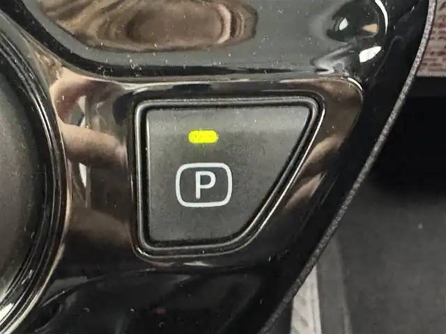 トヨタ プリウス SセーフティプラスⅡ 群馬県 2022(令4)年 5.1万km プラチナホワイトパールマイカ 純正ディーラーナビ（NSLN-W68)/・Bluetooth/AUX/バックガイドモニター/＝＝＝＝＝＝＝＝＝＝/純正ナビ　バックカメラ　追従クルーズコントロール　トヨタセーフティセンス　ドライブレコーダー　ビルトインＥＴＣ　ＬＥＤヘッドライト　オートライト　ＡＣ１００Ｖ電源　自動防眩ミラー　スマートキー　禁煙車