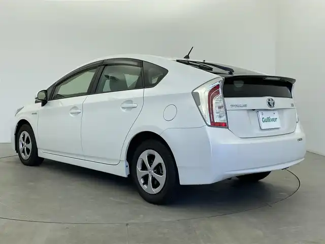 トヨタ プリウス S 富山県 2014(平26)年 3.6万km ホワイトパールクリスタルシャイン 純正SDナビ(NSZT-W62G)/(AM/FM/CD/SD/DVD/BT)/バックカメラ/フルセグTV/社外AW付きスタッドレスタイヤ4本車載/横滑り防止装置/ドライブレコーダー(NDR-RC183)/オートHIDライト/フォグランプ/フロアマット純正/センターコンソール/純正15インチAW/取扱説明書/保証書