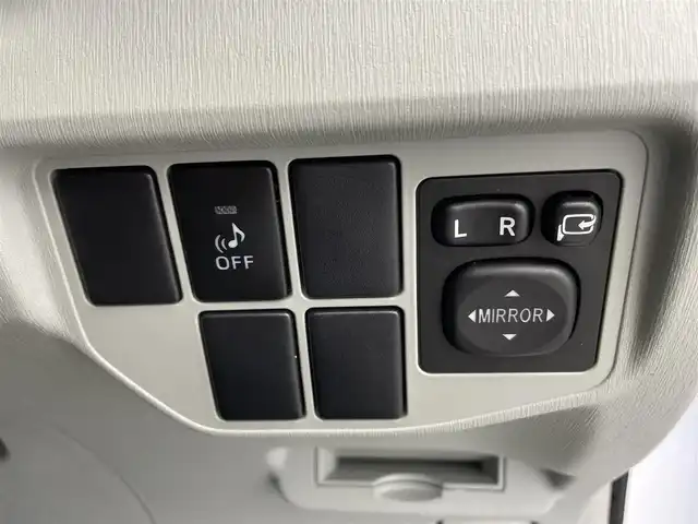 トヨタ プリウス S 富山県 2014(平26)年 3.6万km ホワイトパールクリスタルシャイン 純正SDナビ(NSZT-W62G)/(AM/FM/CD/SD/DVD/BT)/バックカメラ/フルセグTV/社外AW付きスタッドレスタイヤ4本車載/横滑り防止装置/ドライブレコーダー(NDR-RC183)/オートHIDライト/フォグランプ/フロアマット純正/センターコンソール/純正15インチAW/取扱説明書/保証書