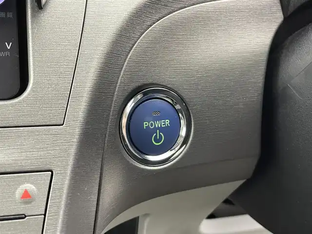 トヨタ プリウス S 富山県 2014(平26)年 3.6万km ホワイトパールクリスタルシャイン 純正SDナビ(NSZT-W62G)/(AM/FM/CD/SD/DVD/BT)/バックカメラ/フルセグTV/社外AW付きスタッドレスタイヤ4本車載/横滑り防止装置/ドライブレコーダー(NDR-RC183)/オートHIDライト/フォグランプ/フロアマット純正/センターコンソール/純正15インチAW/取扱説明書/保証書