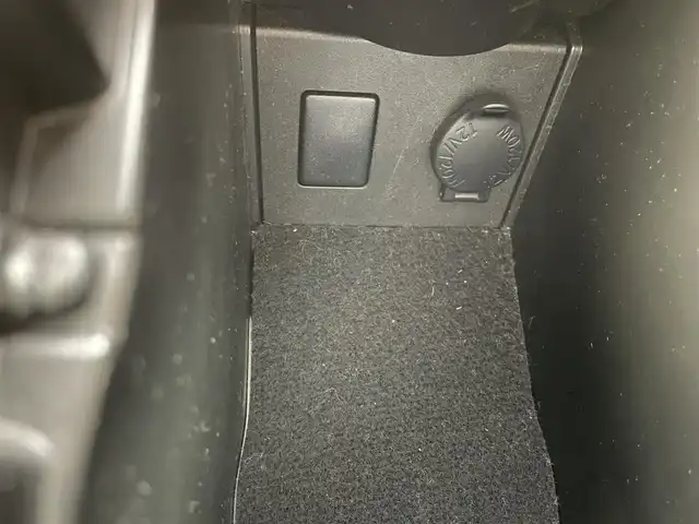 トヨタ プリウス S 富山県 2014(平26)年 3.6万km ホワイトパールクリスタルシャイン 純正SDナビ(NSZT-W62G)/(AM/FM/CD/SD/DVD/BT)/バックカメラ/フルセグTV/社外AW付きスタッドレスタイヤ4本車載/横滑り防止装置/ドライブレコーダー(NDR-RC183)/オートHIDライト/フォグランプ/フロアマット純正/センターコンソール/純正15インチAW/取扱説明書/保証書