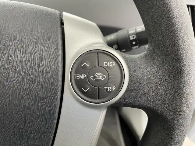 トヨタ プリウス S 富山県 2014(平26)年 3.6万km ホワイトパールクリスタルシャイン 純正SDナビ(NSZT-W62G)/(AM/FM/CD/SD/DVD/BT)/バックカメラ/フルセグTV/社外AW付きスタッドレスタイヤ4本車載/横滑り防止装置/ドライブレコーダー(NDR-RC183)/オートHIDライト/フォグランプ/フロアマット純正/センターコンソール/純正15インチAW/取扱説明書/保証書