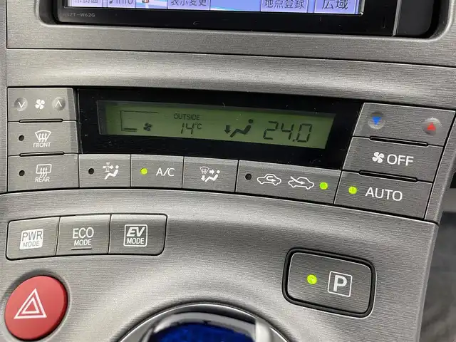 トヨタ プリウス S 富山県 2014(平26)年 3.6万km ホワイトパールクリスタルシャイン 純正SDナビ(NSZT-W62G)/(AM/FM/CD/SD/DVD/BT)/バックカメラ/フルセグTV/社外AW付きスタッドレスタイヤ4本車載/横滑り防止装置/ドライブレコーダー(NDR-RC183)/オートHIDライト/フォグランプ/フロアマット純正/センターコンソール/純正15インチAW/取扱説明書/保証書