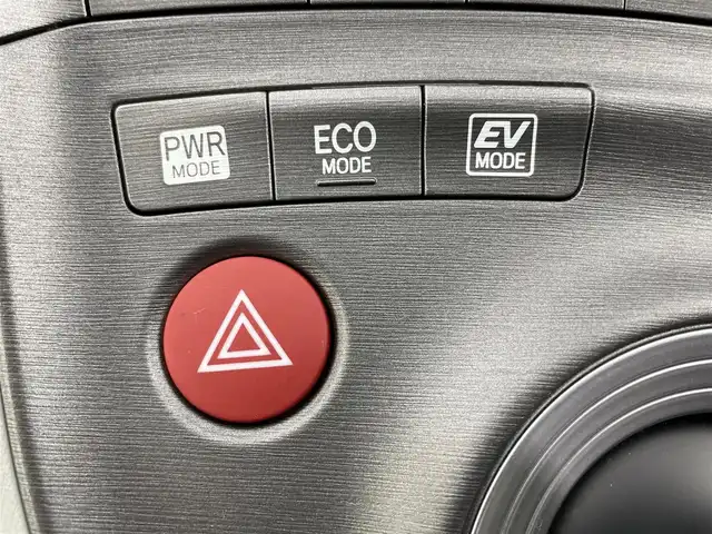 トヨタ プリウス S 富山県 2014(平26)年 3.6万km ホワイトパールクリスタルシャイン 純正SDナビ(NSZT-W62G)/(AM/FM/CD/SD/DVD/BT)/バックカメラ/フルセグTV/社外AW付きスタッドレスタイヤ4本車載/横滑り防止装置/ドライブレコーダー(NDR-RC183)/オートHIDライト/フォグランプ/フロアマット純正/センターコンソール/純正15インチAW/取扱説明書/保証書