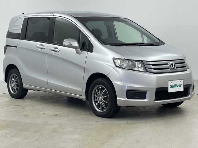 ホンダ フリード スパイク G ジャストセレクション 道央・札幌 2013(平25)年 8.8万km アラバスターシルバーメタリック ・4WD/・社外ナビ&CD&DVD&TV&BT&SD/・片側パワースライドドア/・横滑り防止装置/・フロントワイパーデアイサー/・ETC/・純正フロアマット/・HIDヘッドライト/・オートライト/・スマートキー