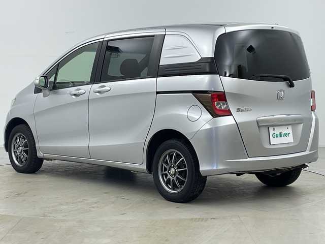 ホンダ フリード スパイク G ジャストセレクション 道央・札幌 2013(平25)年 8.8万km アラバスターシルバーメタリック ・4WD/・社外ナビ&CD&DVD&TV&BT&SD/・片側パワースライドドア/・横滑り防止装置/・フロントワイパーデアイサー/・ETC/・純正フロアマット/・HIDヘッドライト/・オートライト/・スマートキー