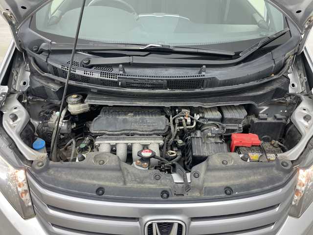 ホンダ フリード スパイク G ジャストセレクション 道央・札幌 2013(平25)年 8.8万km アラバスターシルバーメタリック ・4WD/・社外ナビ&CD&DVD&TV&BT&SD/・片側パワースライドドア/・横滑り防止装置/・フロントワイパーデアイサー/・ETC/・純正フロアマット/・HIDヘッドライト/・オートライト/・スマートキー