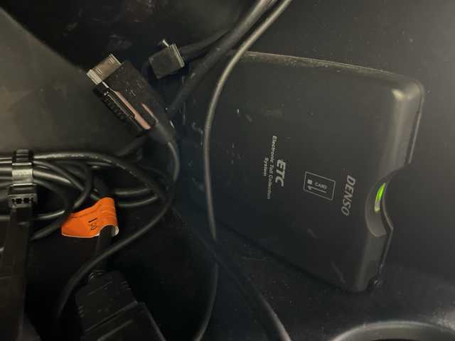 ホンダ フリード スパイク G ジャストセレクション 道央・札幌 2013(平25)年 8.8万km アラバスターシルバーメタリック ・4WD/・社外ナビ&CD&DVD&TV&BT&SD/・片側パワースライドドア/・横滑り防止装置/・フロントワイパーデアイサー/・ETC/・純正フロアマット/・HIDヘッドライト/・オートライト/・スマートキー