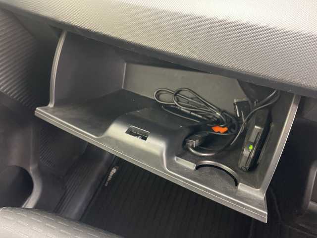 ホンダ フリード スパイク G ジャストセレクション 道央・札幌 2013(平25)年 8.8万km アラバスターシルバーメタリック ・4WD/・社外ナビ&CD&DVD&TV&BT&SD/・片側パワースライドドア/・横滑り防止装置/・フロントワイパーデアイサー/・ETC/・純正フロアマット/・HIDヘッドライト/・オートライト/・スマートキー