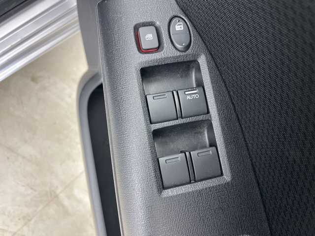 ホンダ フリード スパイク G ジャストセレクション 道央・札幌 2013(平25)年 8.8万km アラバスターシルバーメタリック ・4WD/・社外ナビ&CD&DVD&TV&BT&SD/・片側パワースライドドア/・横滑り防止装置/・フロントワイパーデアイサー/・ETC/・純正フロアマット/・HIDヘッドライト/・オートライト/・スマートキー