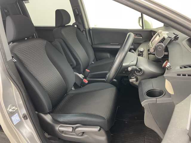 ホンダ フリード スパイク G ジャストセレクション 道央・札幌 2013(平25)年 8.8万km アラバスターシルバーメタリック ・4WD/・社外ナビ&CD&DVD&TV&BT&SD/・片側パワースライドドア/・横滑り防止装置/・フロントワイパーデアイサー/・ETC/・純正フロアマット/・HIDヘッドライト/・オートライト/・スマートキー