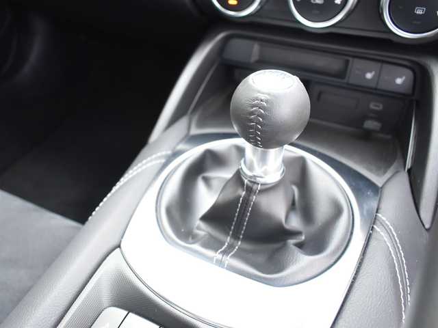 マツダ ロードスター RS 神奈川県 2024(令6)年 0.2万km スノーフレイクホワイトパールマイカ 6M/T/DSCトラックモード/アシンメトリックLSD/8.8インチディスプレイオーディオ/マツダコネクト/AppleCarPlay/AndroidAuto/BOSEスピーカー9スピーカー/地デジTV/USBタイプC端子2個/BILSTEIN製ダンパー/RECARO製ブラックナッパ革アルカンターラコンビシート/フロントサスタワーバー/インダクションサウンドエンハンサー/アドバンストキーレスエントリーシステム/iアクティブセンス/スマートブレーキサポート/ブラインドスポットモニター/車線逸脱警報システム/レーダークルーズコントロール/ドラレコ/取扱説明書/保証書