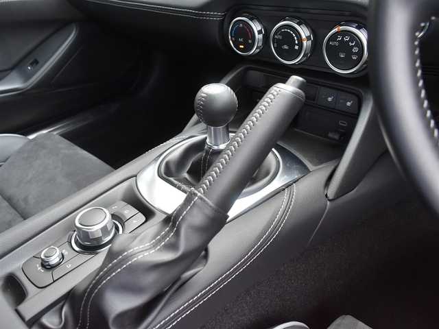 マツダ ロードスター RS 神奈川県 2024(令6)年 0.2万km スノーフレイクホワイトパールマイカ 6M/T/DSCトラックモード/アシンメトリックLSD/8.8インチディスプレイオーディオ/マツダコネクト/AppleCarPlay/AndroidAuto/BOSEスピーカー9スピーカー/地デジTV/USBタイプC端子2個/BILSTEIN製ダンパー/RECARO製ブラックナッパ革アルカンターラコンビシート/フロントサスタワーバー/インダクションサウンドエンハンサー/アドバンストキーレスエントリーシステム/iアクティブセンス/スマートブレーキサポート/ブラインドスポットモニター/車線逸脱警報システム/レーダークルーズコントロール/ドラレコ/取扱説明書/保証書